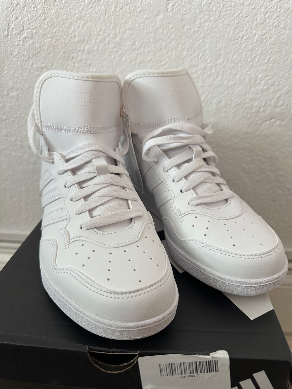 Adidas  White Hoops 4.0 Mid Top Sneakers Men’s 6 / Women’s 7 NEW with Box